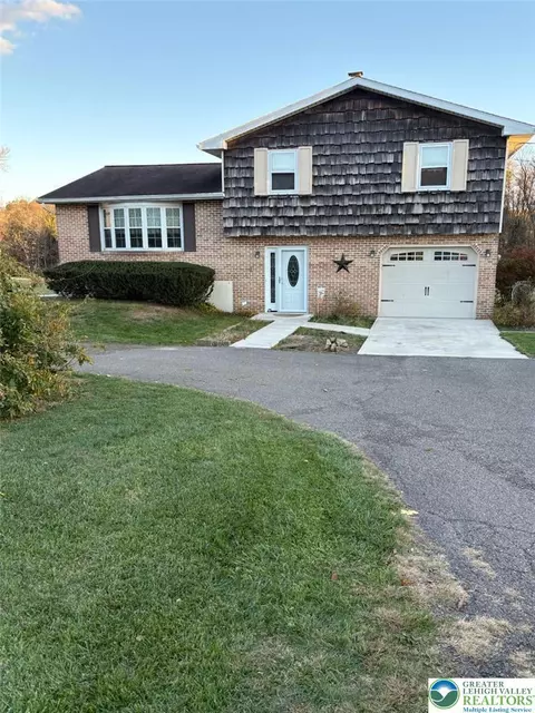 1020 E Main St, Weatherly, PA 18255