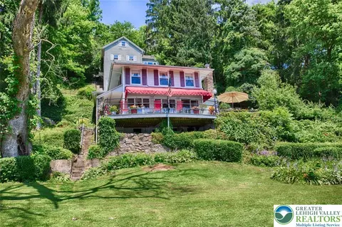 5449 De Pues Rd, Roseto, PA 18013