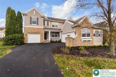 2733 Meadow Lane Dr, Easton, PA 18040