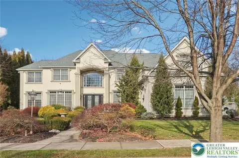 25 Saddle Ln, Easton, PA 18045