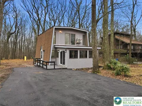 3217 Hamlet Dr, Coolbaugh Twp, PA 18466