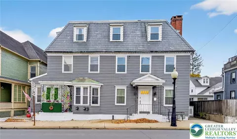 22 1st St, Bangor, PA 18013