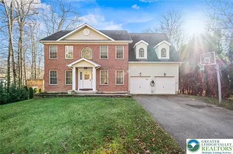 2121 Warwick Cir, Coolbaugh Twp, PA 18466