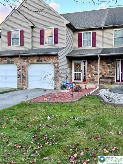 8051 Heritage Dr, Alburtis, PA 18011