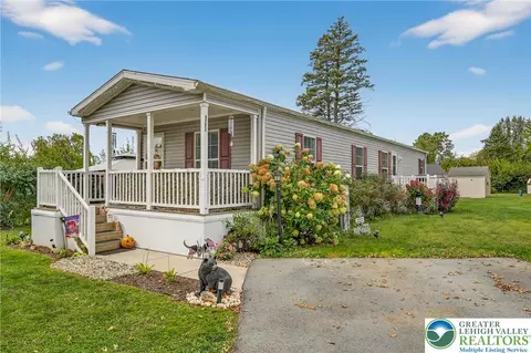 8792 Turkey Ridge Rd, Breinigsville, PA 18031