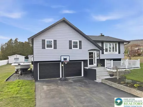 1131 Morris Ln, Slatington, PA 18080