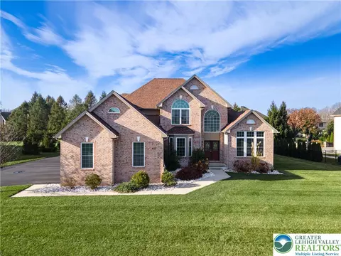 62 Surrey Dr, Palmer Township, PA 18045