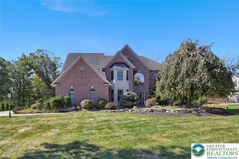 6718 Overlook Ct, Allentown, PA 18106
