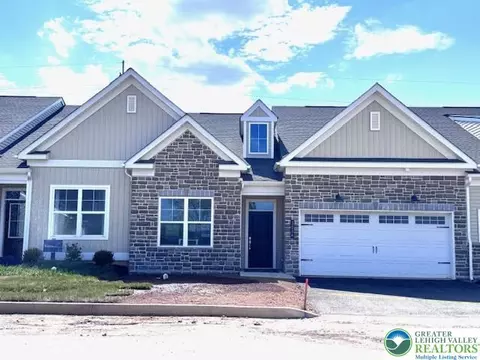 3006 N Cider Dr, Hokendauqua, PA 18052