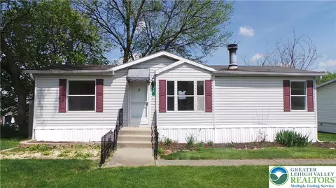 15 Canterbury Ct, Forks Twp, PA 18040