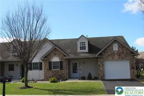 1530 W Harvest Dr, Easton, PA 18040