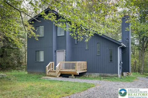9670 Stony Hollow Dr, Coolbaugh Twp, PA 18466