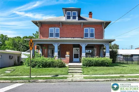 32 N Main St, Topton, PA 19562