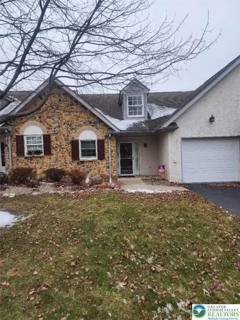 2724 Harvest Dr W, Forks Twp, PA 18040