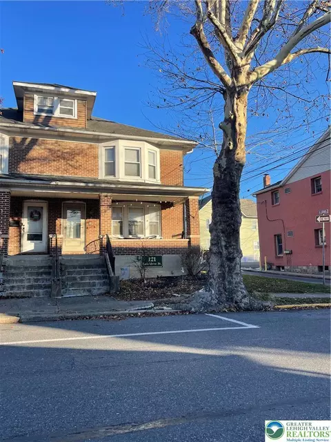 121 Belvidere St, Nazareth, PA 18064
