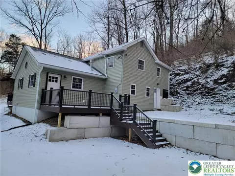 169 Hatch Gravel Rd, Bath, PA 18014