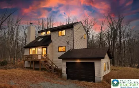 19 Livingston Ln, Clifton Twp, PA 18424