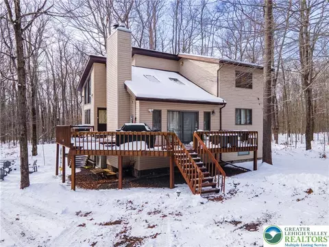 178 Cardinal Dr, Clifton Twp, PA 18424