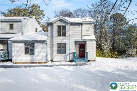 9 Gregory Pl, Lake Harmony, PA 18624