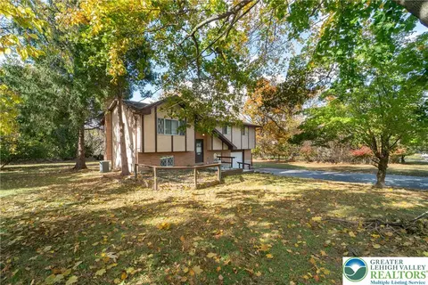 1226 Stones Crossing Rd, Palmer Township, PA 18045