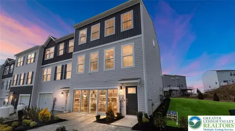 1092 Meadowlark Dr #51, Fogelsville, PA 18051