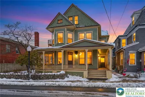 28 1st St, Bangor, PA 18013