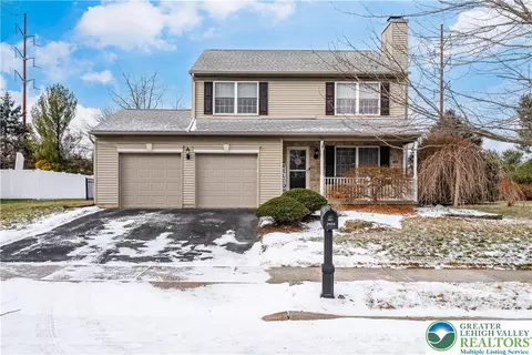 2659 Fieldview Dr, Macungie, PA 18062
