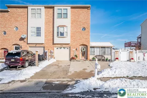 215 Flint Hill Rd, Alburtis, PA 18011