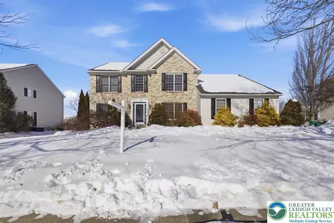 2301 Goldenrod Dr, Macungie, PA 18062