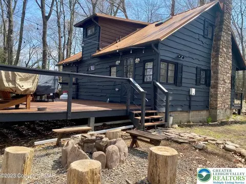 24 Split Rock Rd, Lake Harmony, PA 18624