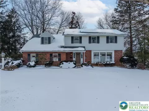 904 Parkway Rd, Allentown, PA 18104