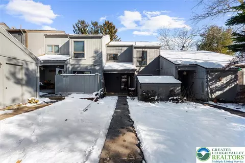 1806 Bent Pine Hl, Fogelsville, PA 18051