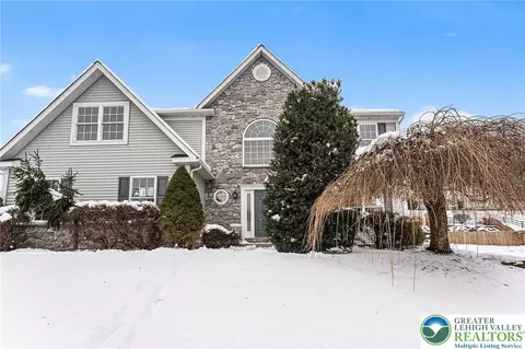 114 Farm View Ct, Douglassville, PA 19518
