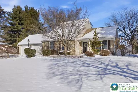 9 Kensington Cir, Northampton, PA 18067