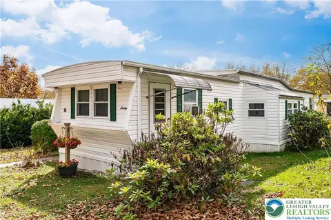 16 Springridge Rd, Bath, PA 18014