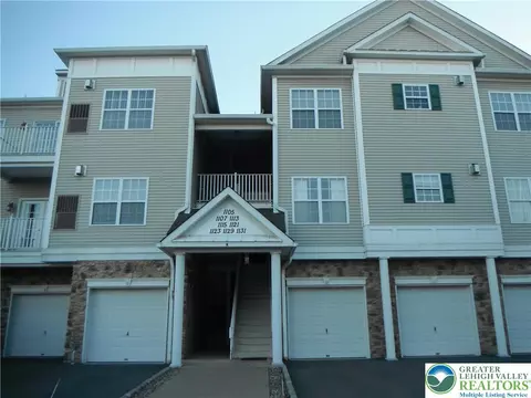 1113 Old Course Ln, Easton, PA 18042