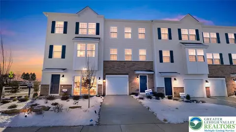 8211 Alexander Ct, Macungie Twp, PA 18031