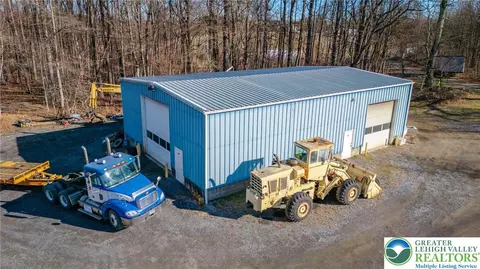 102 E Moorestown Rd, Bushkill Twp, PA 18091