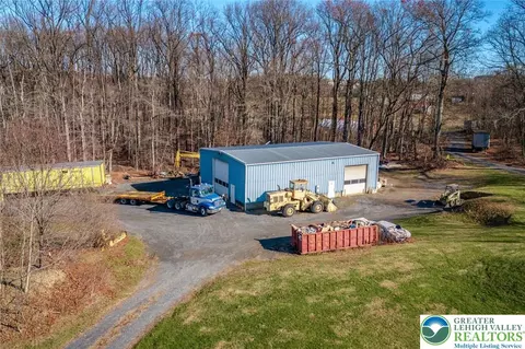 102 E Moorestown Rd, Bushkill Twp, PA 18091 photo 2