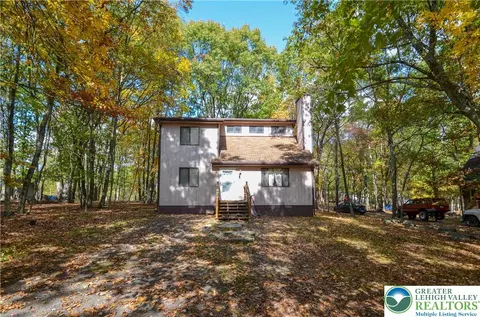 782 Clubhouse Dr, East Stroudsburg, PA 18302