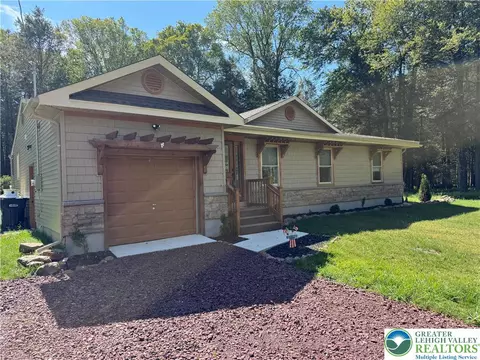 52 Tanglewood Dr, Albrightsville, PA 18210