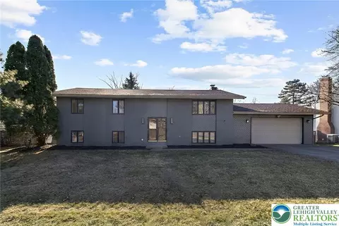 1290 Country Clb, Wescosville, PA 18106
