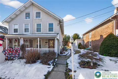3015 N 3rd St, Hokendauqua, PA 18052