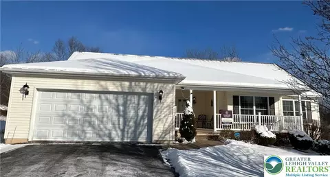 317 Golden Oaks Dr, White Haven, PA 18661