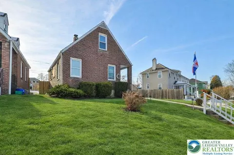 1147 Arcadia St, Bethlehem, PA 18018