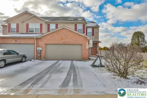 1101 Wynnewood Dr, Northampton, PA 18067