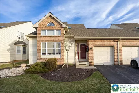 319 Surrey Pl, Macungie, PA 18062