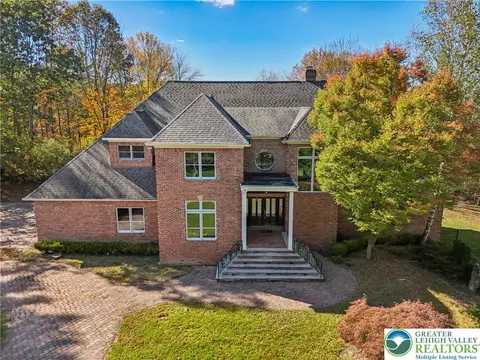 441 Hidden Lake Dr, East Stroudsburg, PA 18302