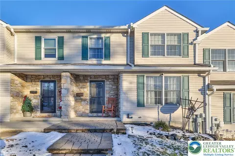 521 S New St, Nazareth, PA 18064