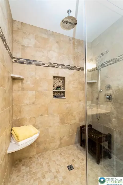 Bath - 3697 Cottage Dr, Bethlehem, PA 18020 photo 3 of 3